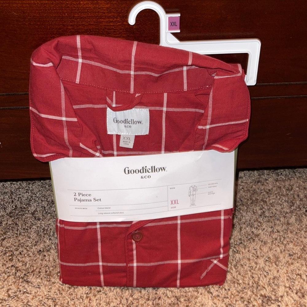 2 Piece Cotton Blend Long Sleeve collared shirt Pajama Set. Brand New! Great 🎁